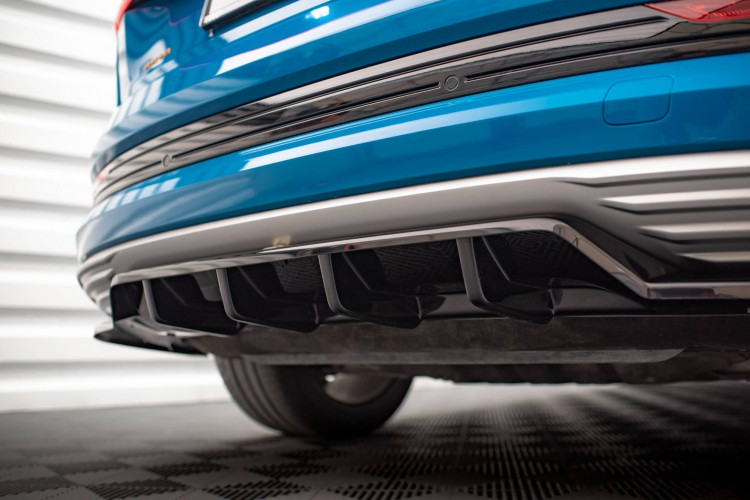 Οπίσθιο splitter (με κατακόρυφες ράβδους) Audi e-tron