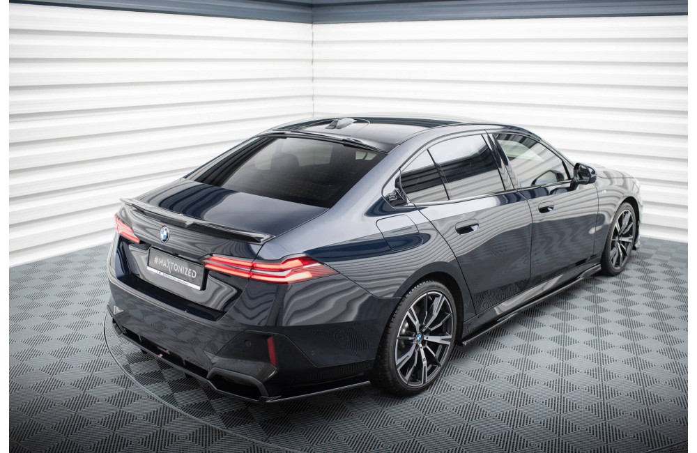 The extension of the rear window BMW 5 / i5 M-Pack Sedan G60 The extension of the rear window BMW 5 / i5 M-Pack Sedan G60
