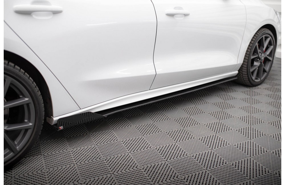 Street Pro Side Skirts Diffusers + Flaps Ford Focus ST / ST-Line Mk4 - Black + Gloss Flaps