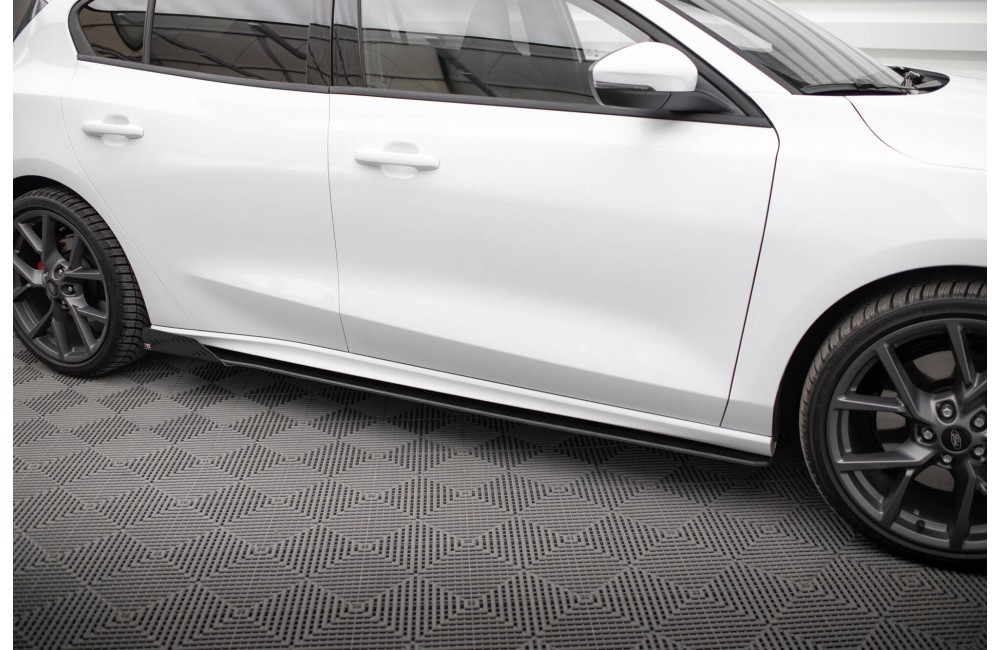 Street Pro Side Skirts Diffusers + Flaps Ford Focus ST / ST-Line Mk4 - Black + Gloss Flaps