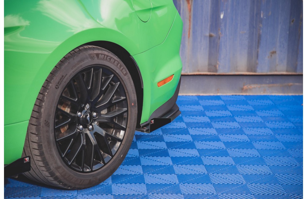 Street Pro Rear Side Splitters V.1 + Flaps Ford Mustang GT Mk6 Facelift - Black + Gloss Flaps Street Pro Rear Side Splitters V.1 + Flaps Ford Mustang GT Mk6 Facelift - Black + Gloss Flaps