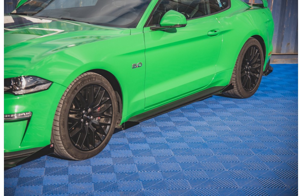 Street Pro Side Skirts Diffusers V.1 + Flaps Ford Mustang GT Mk6 Facelift - Black + Gloss Flaps