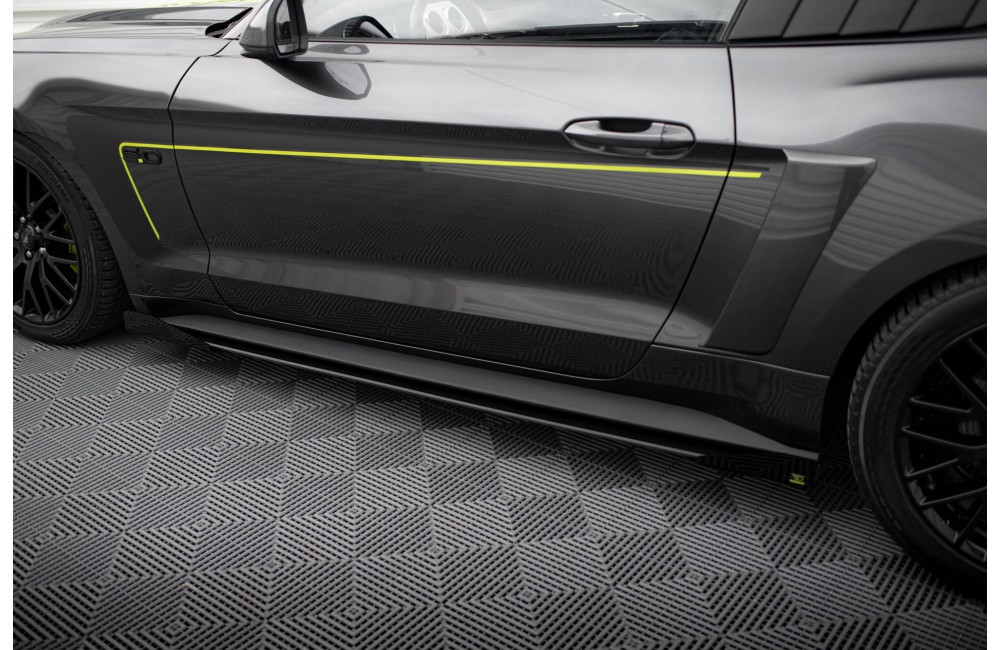 Street Pro Side Skirts Diffusers + Flaps Ford Mustang GT Mk6 - Black + Gloss Flaps Street Pro Side Skirts Diffusers + Flaps Ford Mustang GT Mk6 - Black + Gloss Flaps