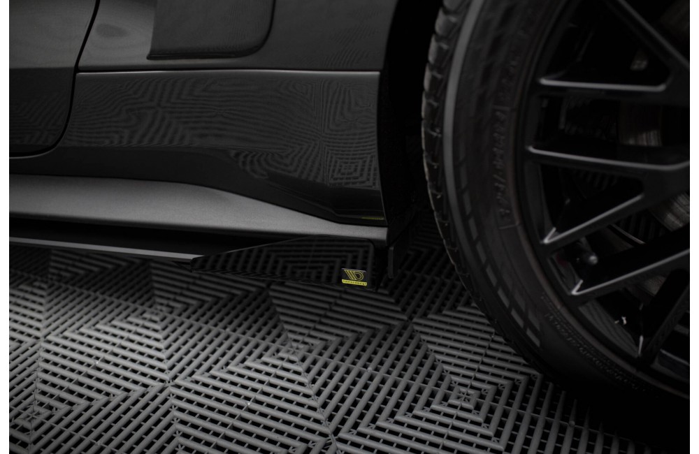 Street Pro Side Skirts Diffusers + Flaps Ford Mustang GT Mk6 - Black + Gloss Flaps Street Pro Side Skirts Diffusers + Flaps Ford Mustang GT Mk6 - Black + Gloss Flaps