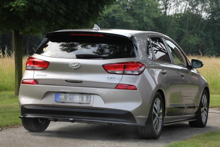 Πίσω Splitter (ΜΕ ΚΑΘΕΤΕΣ ΡΑΒΔΟΥΣ) HYUNDAI I30 MK3 HATCHBACK