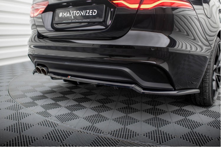 Πίσω Splitter (με κάθετες ράβδους) Jaguar XE X760 Facelift