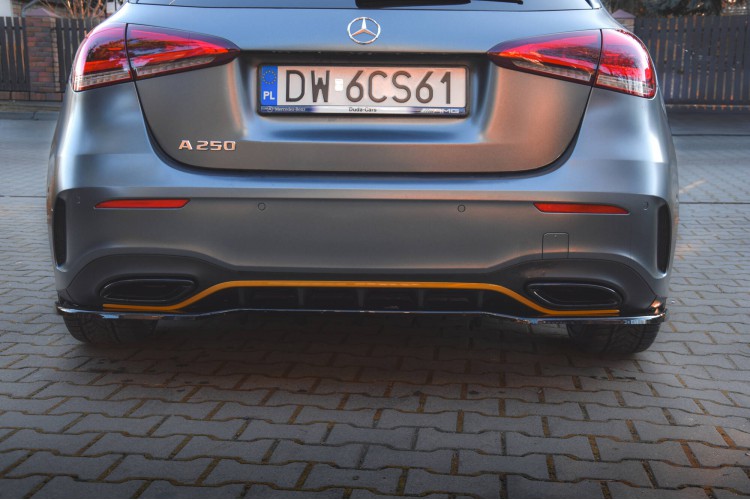 Rear Splitter (με κάθετους στύλους) Mercedes-Benz A Hatchback AMG Line W177