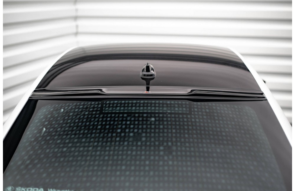 The extension of the rear window Skoda Octavia Liftback Mk4