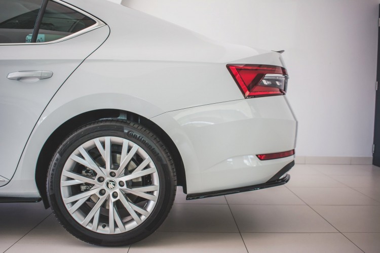Πίσω Πλευρικοί Splitters Skoda Superb Liftback / Combi Mk3 Facelift