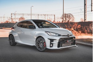 Street Pro Front Splitter + Flaps Toyota GR Yaris Mk4 - Black + Gloss Flaps