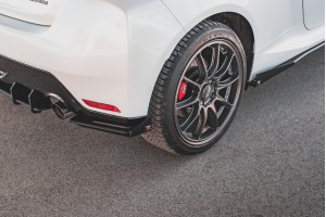 Street Pro Rear Side Splitters + Flaps Toyota GR Yaris Mk4 - Black + Gloss Flaps