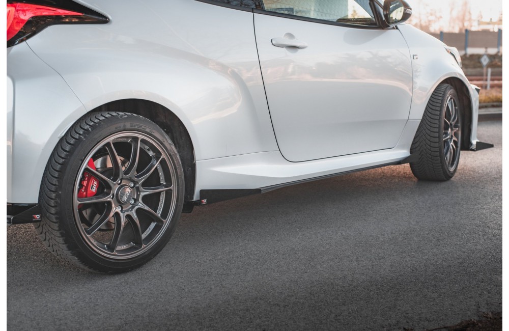 Street Pro Side Skirts Diffusers + Flaps Toyota GR Yaris Mk4 - Black + Gloss Flaps Street Pro Side Skirts Diffusers + Flaps Toyota GR Yaris Mk4 - Black + Gloss Flaps