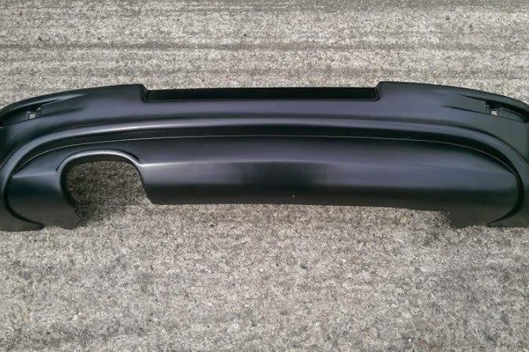 ΠΙΣΩ VALANCE VW GOLF V R32 (με 1 τρύπα εξάτμισης, για εξάτμιση GTI)